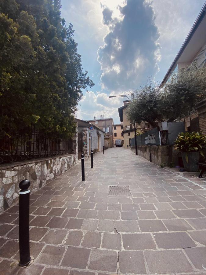 Ferienwohnung Antico Borgo Desenzano del Garda Exterior foto