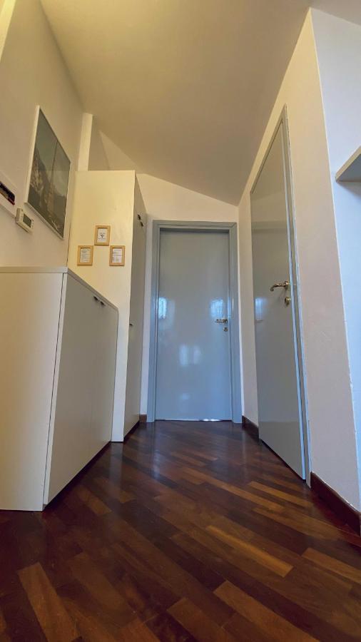 Ferienwohnung Antico Borgo Desenzano del Garda Exterior foto
