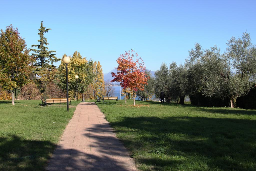 Ferienwohnung Antico Borgo Desenzano del Garda Zimmer foto